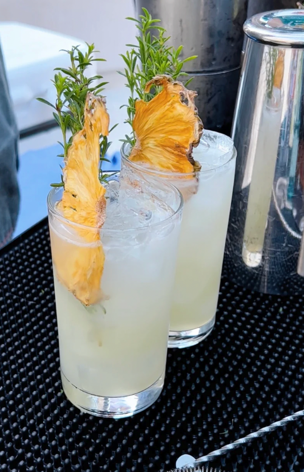 Fruity Pineapple Wedges: Large Bag